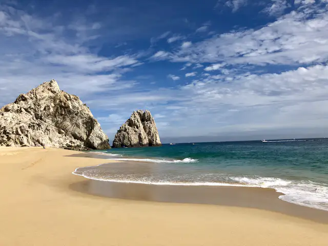 El Arco rock formation at Land's End in Cabo San Lucas under clear skies