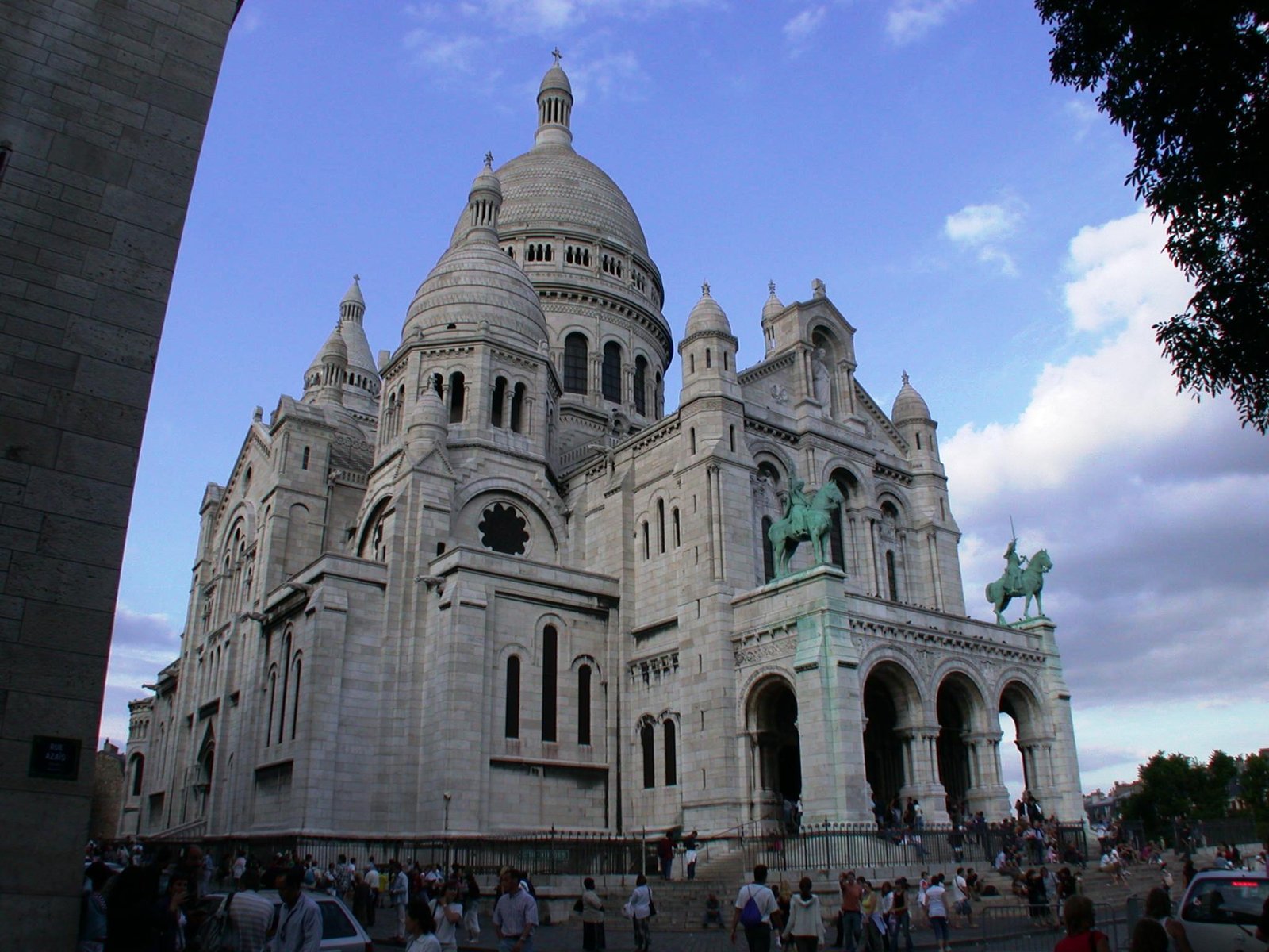 Sacré-Cœur Basilica atop the hill of Montmartre in Paris